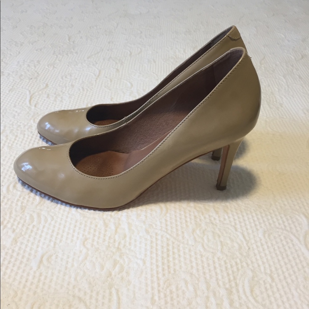 Patent leather nude heel
